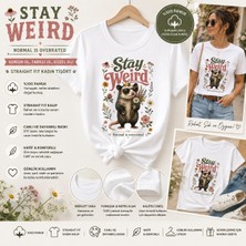 Tişört Kodu Stay Weird Straight Fit Kadın Tişört – Çiçekli Opossum Tasarımlı Baskılı Pamuk Tişört