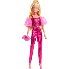 1001 Deluxe Style Stil Ikonu Metalik Pembe Korse-Pantolon Kombini ve Aksesuarlarıyla Sarı Saçlı Bebe