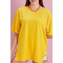Alışveriş Sokağı Yırtmaçlı Düşük Kol Geniş Bisiklet Yaka Oversize Tişört
