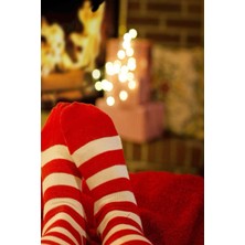 Meks Independently Published Daily Journal: Christmas - Red And White Socks: Lined Blank Journal Book