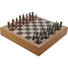 Meks Gifthome Orta Boy Metal Ingiliz Satranç Takımı Antik ve Rustik Desenli Sandıklı Mdf Tahtası (36X36X