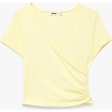 Koton Pamuklu Slim Fit Drapeli Kısa Kollu V Yaka Kruvaze Tişört