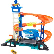 1001 Hot Wheelsköpek Balığından Kaçış™ Oyun Seti Hot Wheels™ City Köpek Balığından Kaçı�