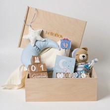 Hellobox Premium Erkek Bebek Yeni Doğan Hediyesi - Ahşap Kutulu Amigurumi Oyuncak & Anı Küpleri Mavi Bebek Hediye Seti