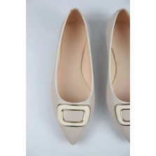 Lady Sunna Bellorar Bej Cilt Metal Toka Detaylı Sivri Burun Kadın Babet