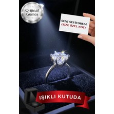 Carat Stone Işıklı Kutuda Gerçek 925 Ayar Gümüş 4 Carat Tektaş Yüzük