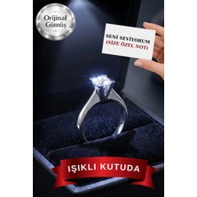 Carat Stone Pırlanta Işıltılı ,gümüşten Kadın Tektaş Yüzük V Model