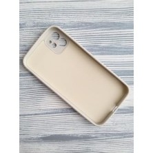 - iPhone 11 Kılıf ile iPhone 12 Görünümü | Köşeli Tasarım ile Modern Estetik | Mat Yüzeyli Beyaz Silikon Arka Kapak | Darbe Emici Yapı | Kamera Koruması ve Şık Hatlar - Krem