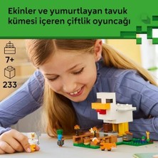Tavuk Çiftliği 21585-7 Yaş ve Üzeri Çocuklar Için Tavuk Sever Minifigürü, Yavru Zombi, Tilki, Soğuk Tavuk ve Civciv Içeren Yaratıcı Oyuncak Yapım Seti, Hediye Fikri (233 Parça)