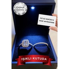 Carat Stone Işıklı Kutusunda Pırlanta Işıltılı Gümüş Baget Yüzük ve Tamtur Yüzük Set