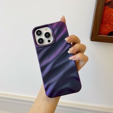 Aksesuarda iPhone 16 Pro Max Uyumlu Işığa Göre Renk Değiştiren Holografik Kabartmalı Dalga Desenli Silikon Telefon Kılıfı