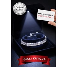Carat Stone Pırlanta Işıltılı 925 Ayar Gümüş Işıklı Kutuda Su Yolu Baget Kadın Bileklik