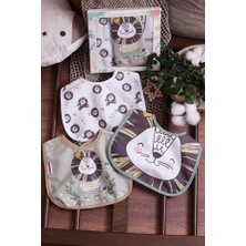 Hayat Store Leo King 3'lü Sıvı Geçirmez Bebek Mama Önlüğü Seti - Sevimli Aslan Figürlü, Leke Tutmaz ve Ayarlanabilir Safari Temalı Önlük