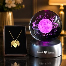 Keyfim Shop Isme Özel Melek Kanatlı Kolye LED Işıklı Satürn Kız Cam Küre 8*6