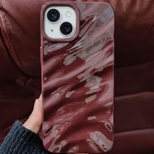 Aksesuarda iPhone 15 Uyumlu Premium Kabartmalı Dalga Desenli Darbe Emici Silikon Telefon Kılıfı Bordo