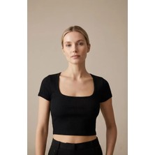 Lux Store Kadın Siyah Yarım Kol Düz Yaka Crop Top Bluz – Şık, Rahat Kolay Kombinlenebilir