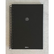 Colornote Papirüs Mini Serisi Çizgili Defter, Spiralli, Sert Kapaklı, 16 x 23 Cm, 100 Yaprak (Ön Kapakta Güneş Çizimli)