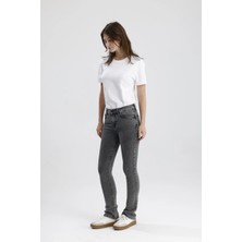 Özel Üretim Orta Koyulukta Indigo Denim MONICA24 Yumuşak Doğal His Veren Kadın Jean Pantolon