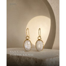 Riody Hâle 01 Gold Kaplama Beyaz Doğal Taşlı Oval Sallantılı Kadın Küpe