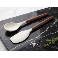 Mutfak Gurmesi - 2’li Premium Silikon ve Akasya Ahşap Mutfak Gereçleri Seti | Isıya Dayanıklı Spatula ve Servis Kaşığı | Yapışmaz Yüzey Dostu, Ergonomik ve Şık Tasarım