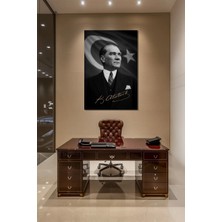 Atatürk Portre Baskılı Cam Tablo – Türk Bayrağı Arka Planlı Şık Tasarım