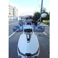 Motocam Yuki Mojito 50 Ön Cam 2022-2026 Model 43CM Füme Renkli 4mm Elcikli Aparatsız