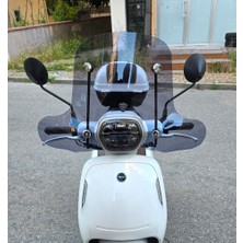 Motocam Qj Vps S 125 Ön Cam 2022-2026 Model 42CM Füme Renkli 4mm Elcikli Aparatsız