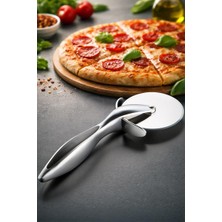 Kaydırmaz Tutamaklı Paslanmaz Çelik Pizza Dilimleyici – Metalik