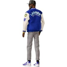 Maxi Trendy Bomber Ceketi, Kulaklık ve Güneş Gözlüğü Gibi Aksesuarlarıyla Koleksiyona Uygun Signature Lebron James Kenbassadors Bebek, HRM33