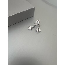 Zeta Jewel 925 Ayar Gümüş Zirkon Taşlı Yonca Çiçek Halka Küpe – Parlak Cilalı, Günlük Kullanım, Işıklı Hediye Kutulu