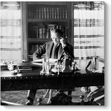 Delixa Atatürk Kitap Okurken Tablosu 60 x 60