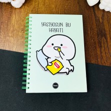 Delixa Yaşıyosun Bu Hayatı Tasarımlı Spiralli Sticker'lı Tarihsiz Konuşan Ajanda Haftalık Planlayıcı Defter