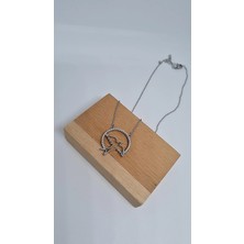Xuping Jewelry Çelik Silver Taşlı Özgürlük Figürlü Kolye