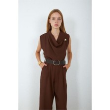 Neşeli Butik Kadın Kahverengi Degaje Yaka Kemerli Kolsuz Geniş Paça Tulum NBMY4030