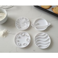 Gezegenler Temalı Kurabiye Kalıbı 6–8 cm – Uzay Figürlü Plastik Pla Hamur Kesici