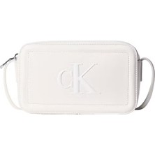 Calvin Klein Kadın Parlak Ck Logolu Fermuarlı Ayarlanabilir Omuz Askılı Beyaz Çanta LV04F3220G-4LX