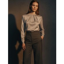 Rivus Özel Tasarım Büzgü Yaka Detaylı Çıtçıtlı Body Bluz - Gri