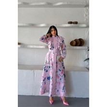 Neşeli Butik Kadın Pembe Fırfır Detaylı Çiçek Desenli Atlas Kumaş Düğmeli Tasarım Elbise NBMS26102