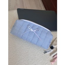 Luli Shop Mavi Çizgili Kapitone Kalemlik – Çok Amaçlı Kumaş Kalem Kutusu ve Organizer Çanta (24X7X7 Cm)