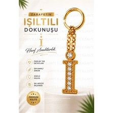 Ellante Kişiye Özel Harf Anahtarlık Altın Renk Zirkon Taşlı Şık Çanta Süsü Anahtar Aksesuarı Hediyelik Harf Kolyesi Görünümlü Tasarım