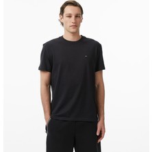 Tommy Hilfiger Tommy Hılfıger Erkek Marka Logolu Günlük Kullanıma Uygun Siyah T-Shirt DM0DM22504 Bds