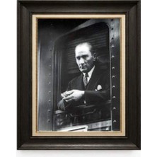 Giyense Tablore Siyah Varaklı Paspartulu Çerçeveli Atatürk Tablo A190