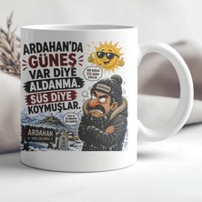 Ajans 313 AJANS313 – Ardahan’da Güneş Var Diye Aldanma Komik & Esprili Baskılı Seramik Kupa Bardak