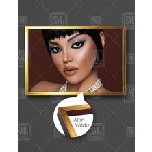 SML Tablo Mavi Tonlarında Makyajlı Inci Kolyeli Vintage Make Up Kuaför Yatay Çerçeveli Kanvas Tablo