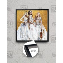 SML Tablo Yaldızlı Fon Önünde Poz Veren Beyaz Elbiseli Oryantal Üç Kadın Moda Kare Çerçeveli Kanvas Tablo