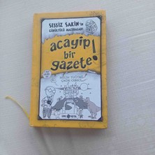 Genç Hayat Yayınları Sessiz Sakin’in Gürültülü Maceraları 3 Acayip Bir Gazete! (Deri Ciltli  Kapak)