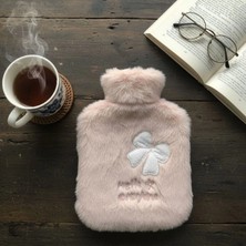 Hace Bazaar Hello Everyone Yazılı Kurdeleli Pembe Peluş Sıcak Su Torbası 1 Lt – Yumuşak Kılıf, Uzun Süre Sıcak Tutan Termal Su Torbası (4887)