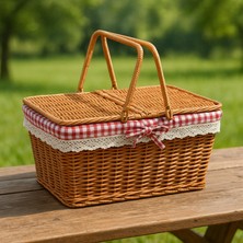 Renas Store Kapaklı Hasır Piknik Sepeti – Dantelli, Kırmızı Kareli Kumaşlı, Şık ve Doğal Tasarım 39 cm