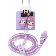 Belirtilmemiş Kuromi ve My Melody Figürlü Mor 18W/20W Uyumlu Şarj Adaptörü Kılıfı ve Spiral Kablo Koruyucu Seti