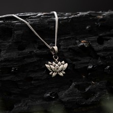 Ebrar Silver Gümüş Lotus Çiçeği Kolye 925 Ayar Gümüş Lotus Çiçeği Figürlü Unisex Kolye Taşsız Lotus Kolye